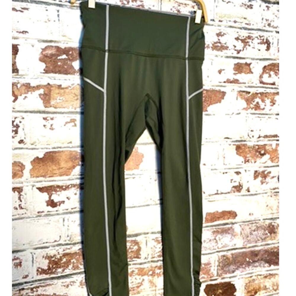 Free People Movement You're A Peach Leggings in Moss - Picture 6 of 12